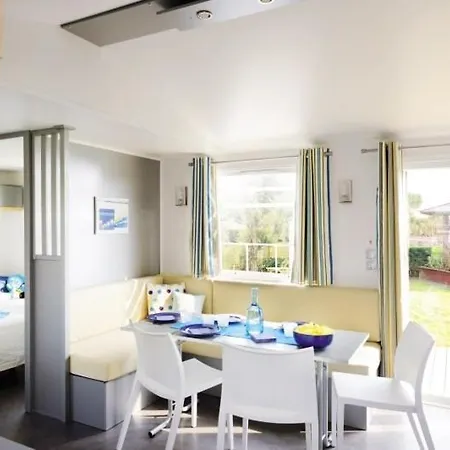 Camping Le Lac De Thoux Camping