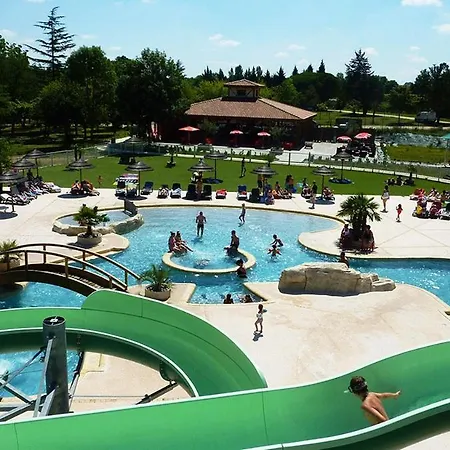 Camping Le Lac De Thoux Camping