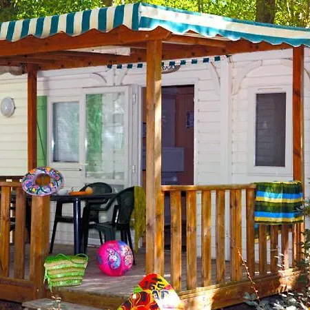 Camping Le Lac De Thoux Camping *