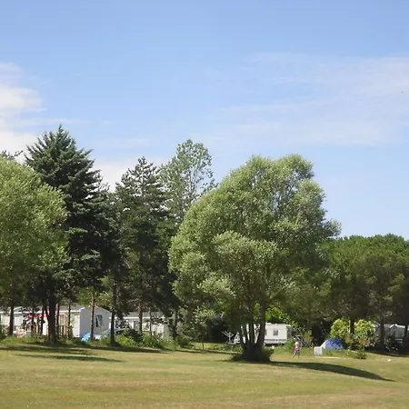 Camping Le Lac De Thoux Saint-Cricq