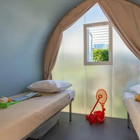 مكان تخييم Camping Le Lac De Thoux Saint-Cricq