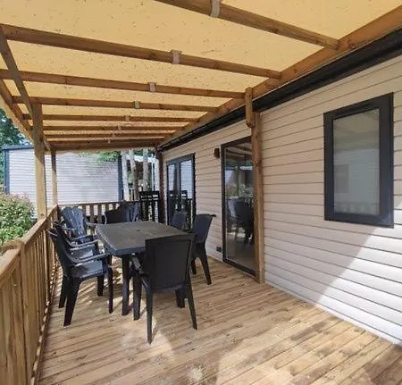 Camping Le Lac De Thoux *