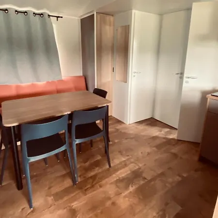 Camping Le Lac De Thoux