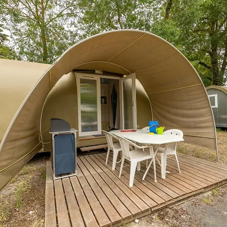 Camping Le Lac De Thoux *